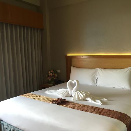 D-One Hotel Хатъяй Экстерьер фото