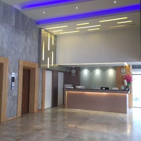D-One Hotel Хатъяй Экстерьер фото