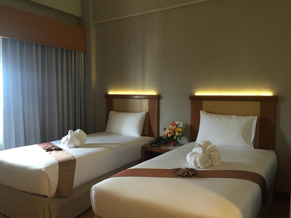 D-One Hotel Хатъяй Экстерьер фото