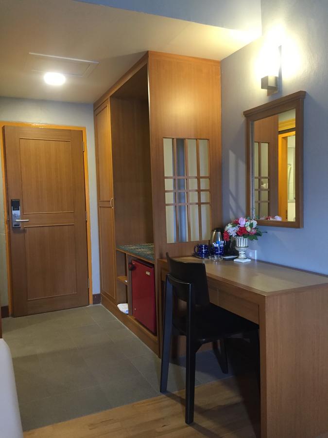 D-One Hotel Хатъяй Экстерьер фото