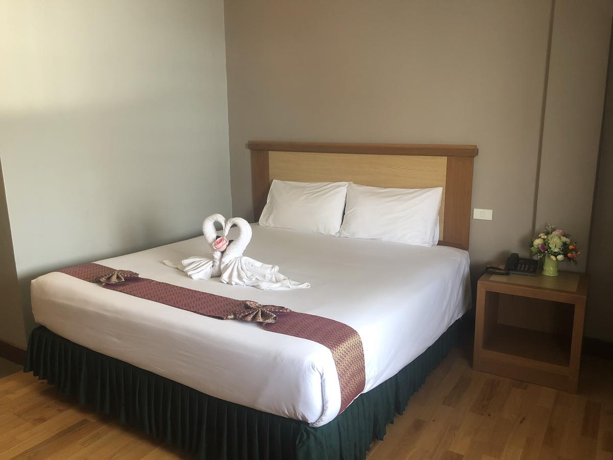 D-One Hotel Хатъяй Экстерьер фото